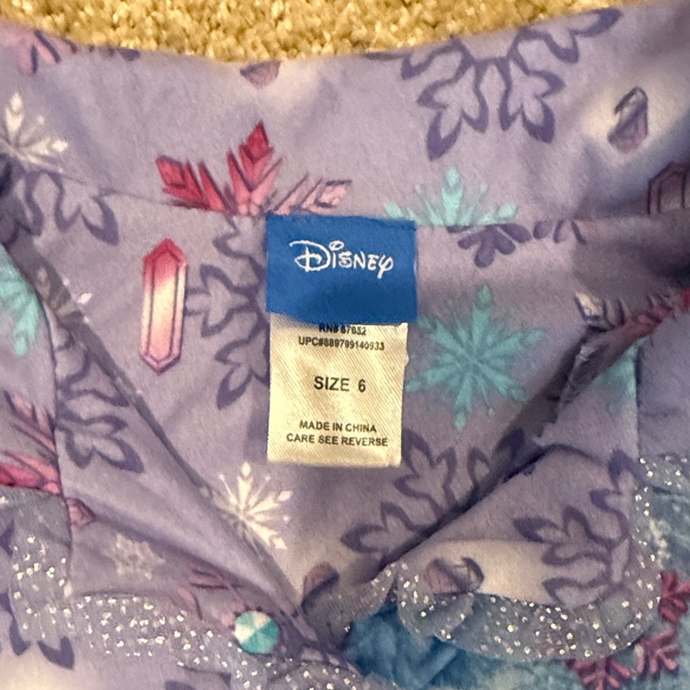 Frozen Kids Pajamas set. Purple. Hardly wore. Size 6. Collar with design. - Picture 5 of 15
